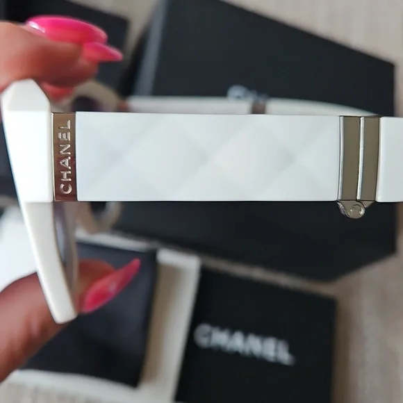 CHANEL Foldable White Silver Quilted Crystal CC Logo Sunglasses - Picture 3 of 8